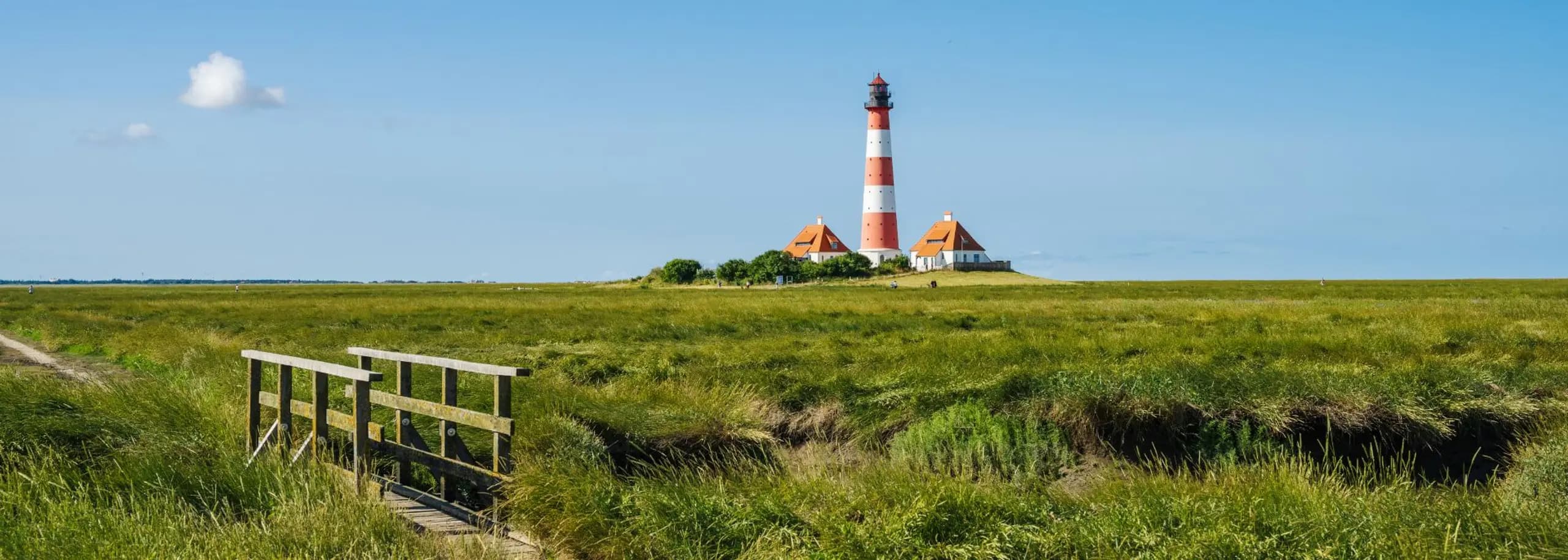 Ferienhaus und Ferienwohnung auf Eiderstedt: Urlaub zwischen Reetdach, Deich und weitem Land
