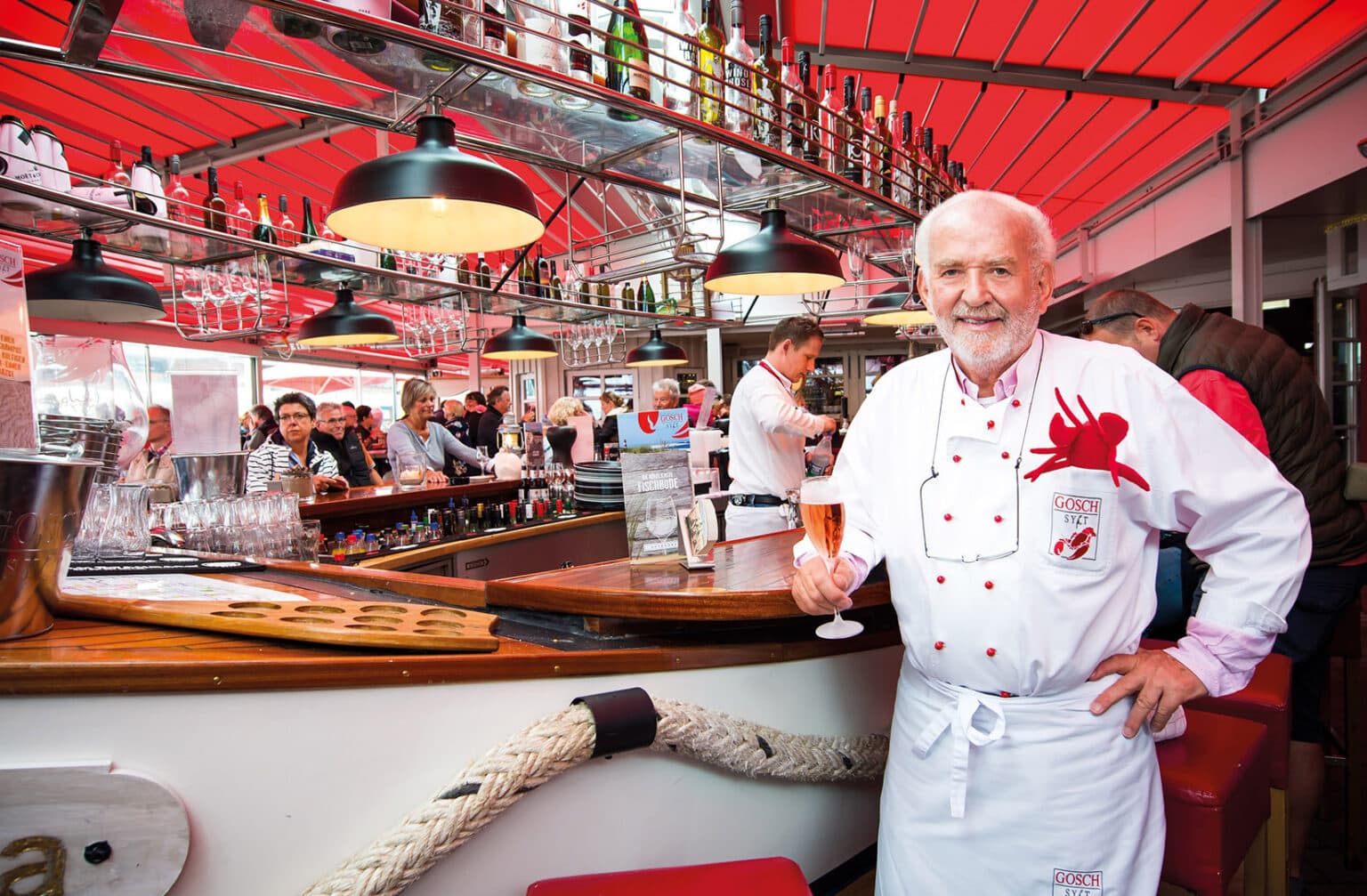 Gosch Fischbrötchen auf Sylt mit Hafenblick