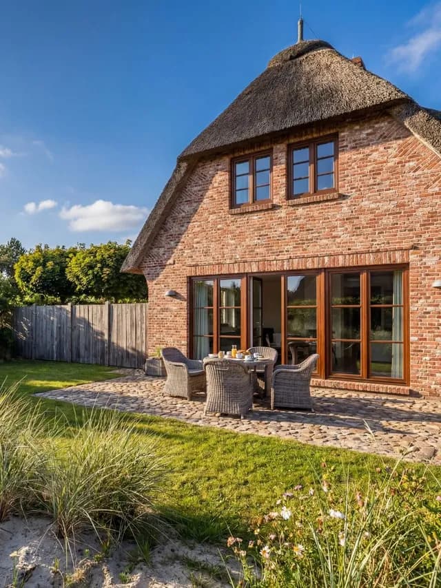Reetdachhaus in Nordfriesland mieten: traditionelle Ferienhäuser unter Reet